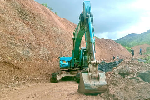 NHÂN DÂN XÃ NẬM SỎ LƯU Ý KHI ĐI LẠI QUA ĐỐC HUỔI MÈN ( TRÊN TUYẾN ĐƯỜNG NẬM SỎ - TÂN UYÊN)